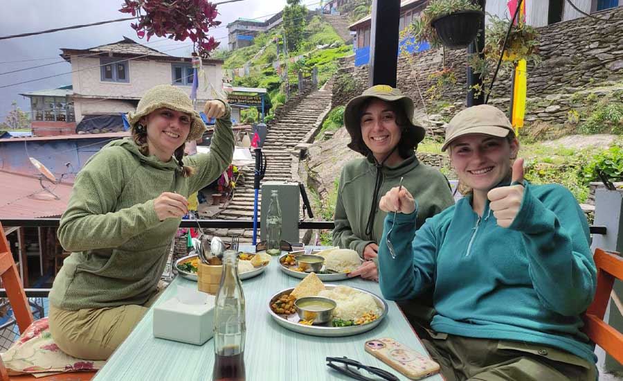 Nepalees Eten (Nepalese Keuken): Complete Gids voor Traditioneel Eten in Nepal 2026